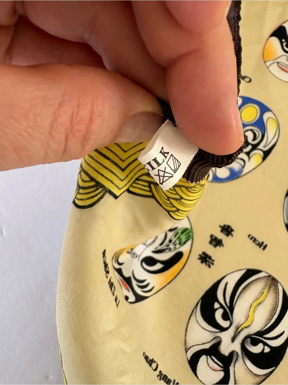 VNTG 100% Silk Facial Makeup Beijing Opera Square Scarf Artsy Teacher Music Face